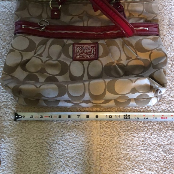 Coach purse offers welcome - Picture 7 of 8